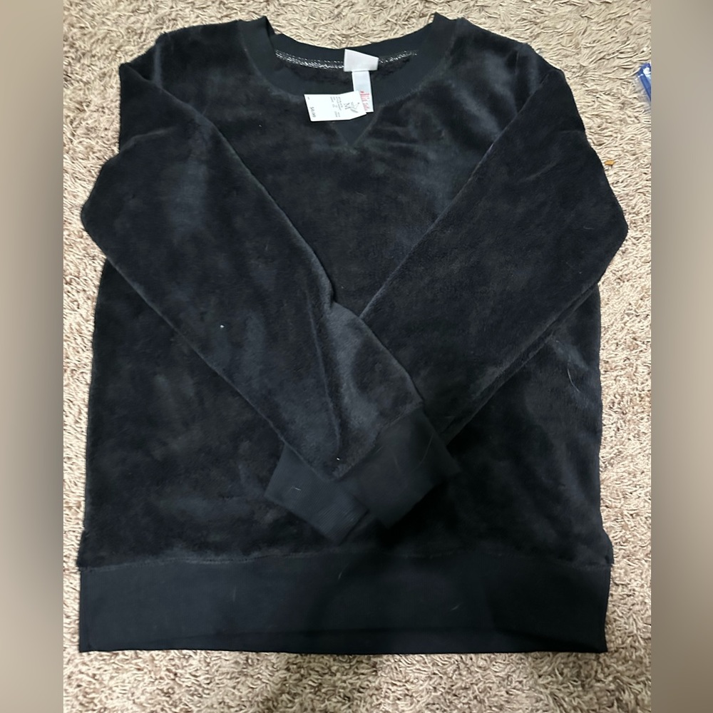 Black pullover sweatshirt